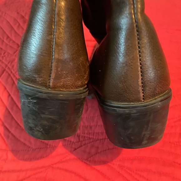 Brown 2 inch Heel Cowboy Boot. - Picture 5 of 5